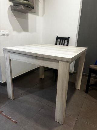 Mesa de comedor madera gris