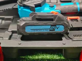 Mini Sierra 8" 2 Baterías 21V + Maletín