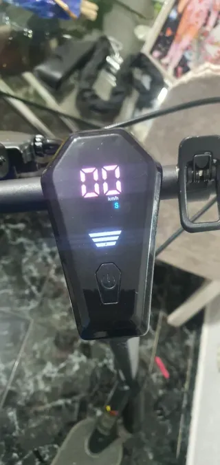 Patinete eléctrico HIQIS casi nuevo