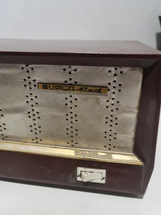 Radio. Estabilizador de tensión.