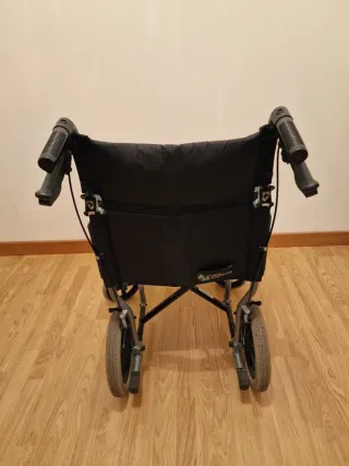 Sillaruedas plegable, con freno