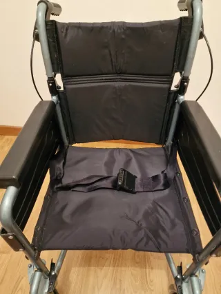 Sillaruedas plegable, con freno