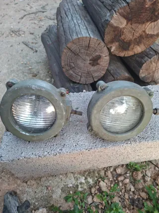 Focos militares para restaurar. Precio unidad.
