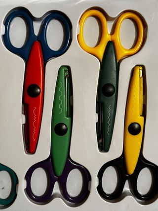 10 Tijeras de manualidades con patrones de corte