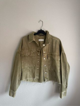 Chaqueta tejana verde de Mango