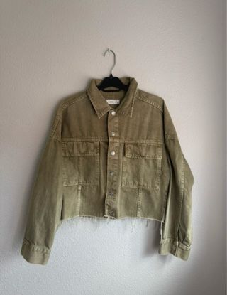 Chaqueta tejana verde de Mango