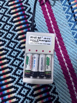 Pilhas Recarregáveis e Carregador