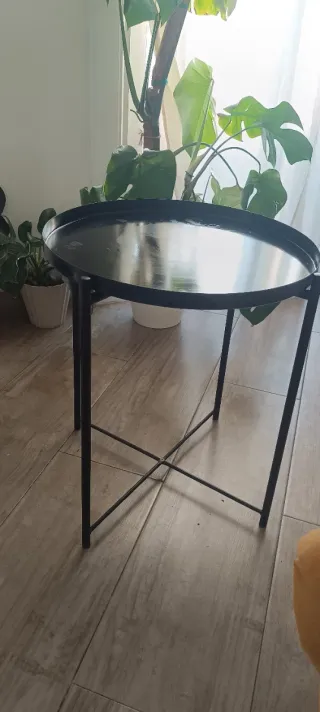 Mesa auxiliar metálica Ikea