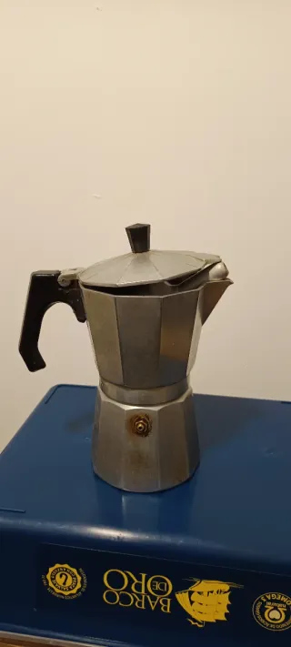 Cafetera italiana negra