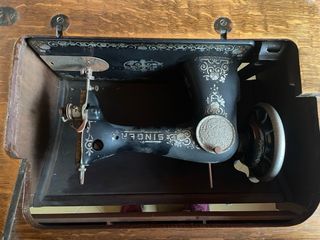 Máquina de coser Singer antigua de mesa