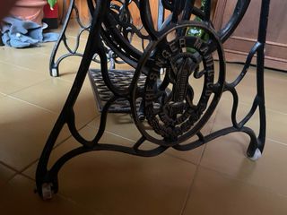Máquina de coser Singer antigua de mesa