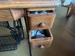 Máquina de coser Singer antigua de mesa
