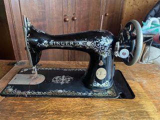 Máquina de coser Singer antigua de mesa