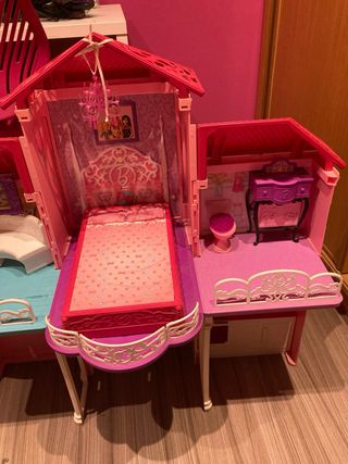 Casa Barbie con muñecos y coche