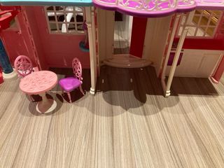 Casa Barbie con muñecos y coche