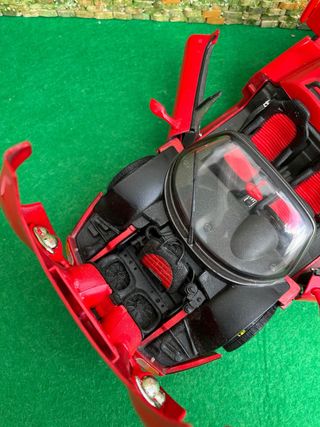 Ferrari F50 (1995) – Escala 1:18 – Maisto