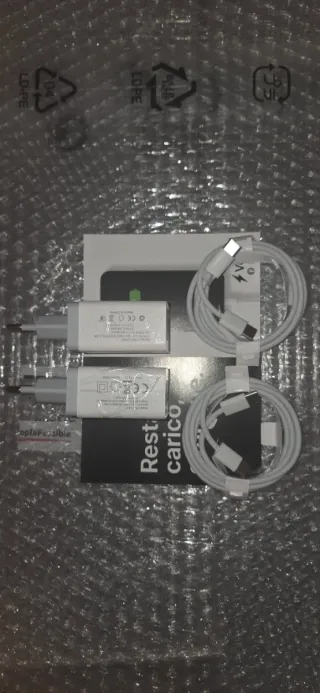 Lotto di 2 Kit Completi Caricatore + 2 Cavi USB-C