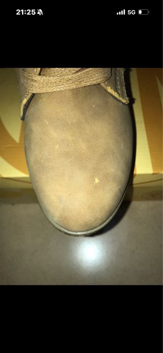 Botines marrones con detalles rosas