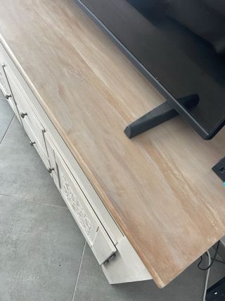 Mueble TV madera beige y marrón