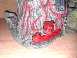 Gormiti Castillo Rojo y Tronco