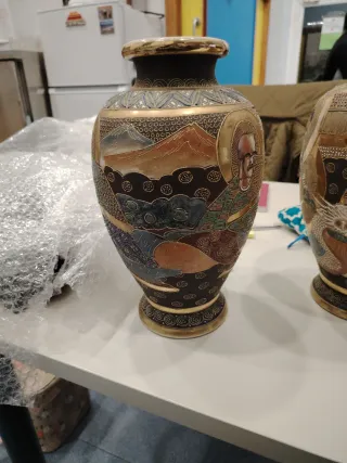 2 Jarrones Cerámica Dorados y Multicolor