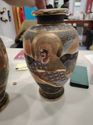 2 Jarrones Cerámica Dorados y Multicolor