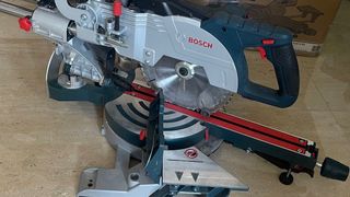 Ingletadora Bosch GCM 8 SJL 1600W