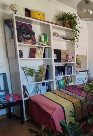 Estantería blanca doble. Ikea, tipo billy.