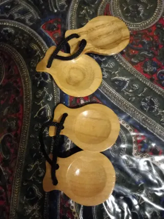 Castañuelas pequeñas de madera