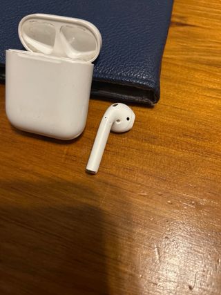 Airpods pro 1- Casco Derecho con Muesca