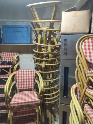 Sillas de terraza de bambú con tapizado