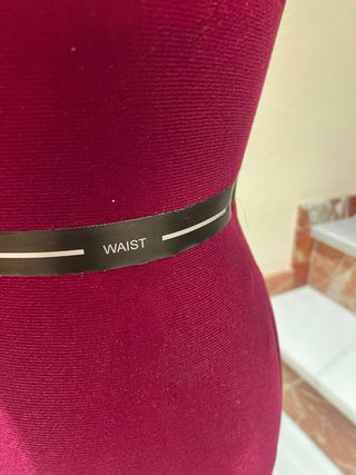 Maniquí Costura Ajustable Rojo