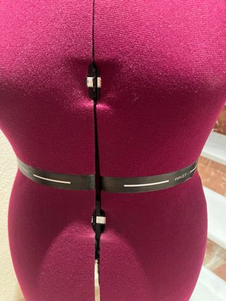 Maniquí Costura Ajustable Rojo