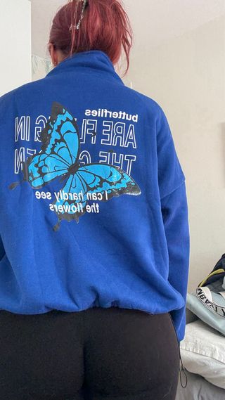 Sudadera azul con cremallera