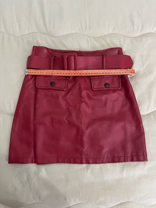 Gonna bordeaux con cintura