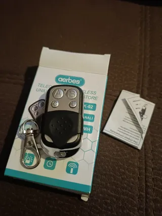 Telecomando universale per portoni e cancelli