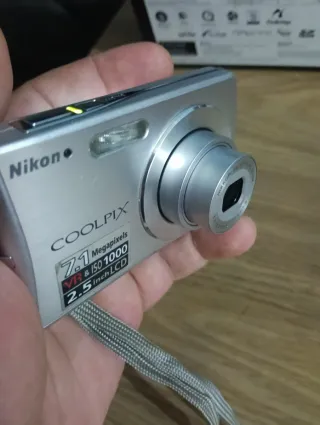 Cámara Digital Nikon COOLPIX S200 Plateado