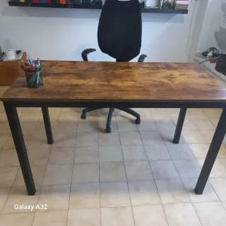 Escritorio madera y metal