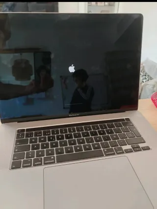 MacBook Pro 2019 Plata I9 16 Pulgadas