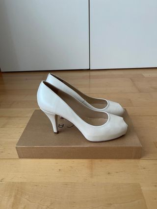 Zapatos de tacón Unisa blancos peep toe