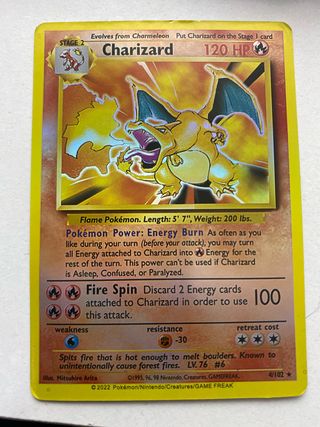 Carta Pokémon Charizard 4/102