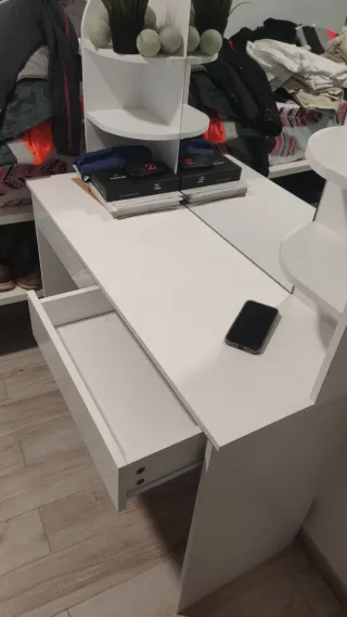 Tocador blanco con espejo