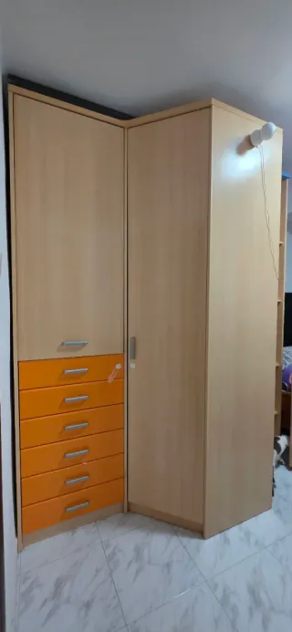 Armario esquinero con cajonera