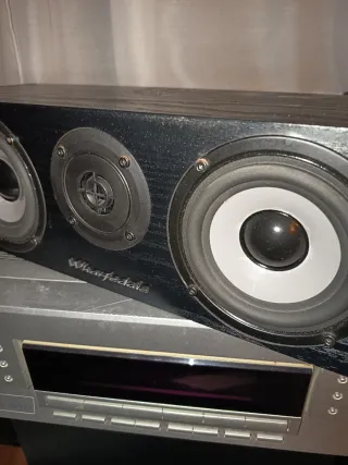 Altavoces Wharfedale Negros y Plateados WH-2