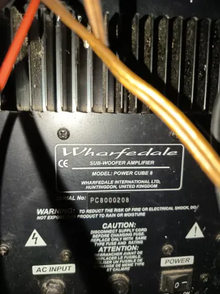 Altavoces Wharfedale Negros y Plateados WH-2