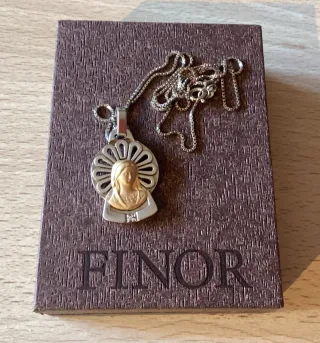 Medalla Plata con Silueta Oro