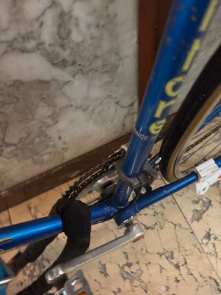 Bicicleta de carretera Gitane vintage azul