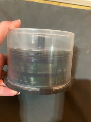 CD-R y DVD vírgenes para grabar, hay unos 40.
