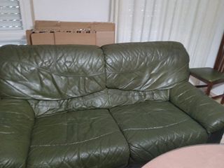 Sofá de piel verde. Recogida en Badajoz capital