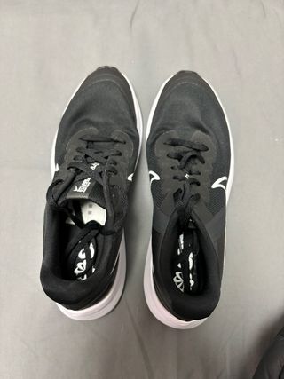 Zapatillas Nike Negras y Blancas